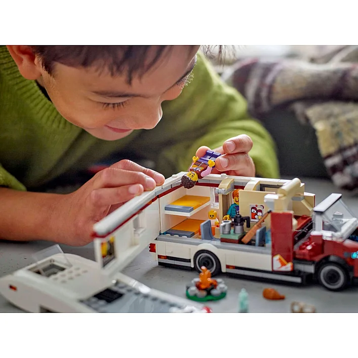Конструктор LEGO City Приключенческий дом на колесах для отпуска (60454)