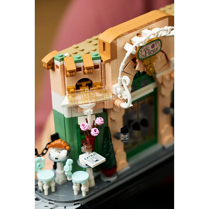 Конструктор LEGO Icons Французская кофейня (10362)