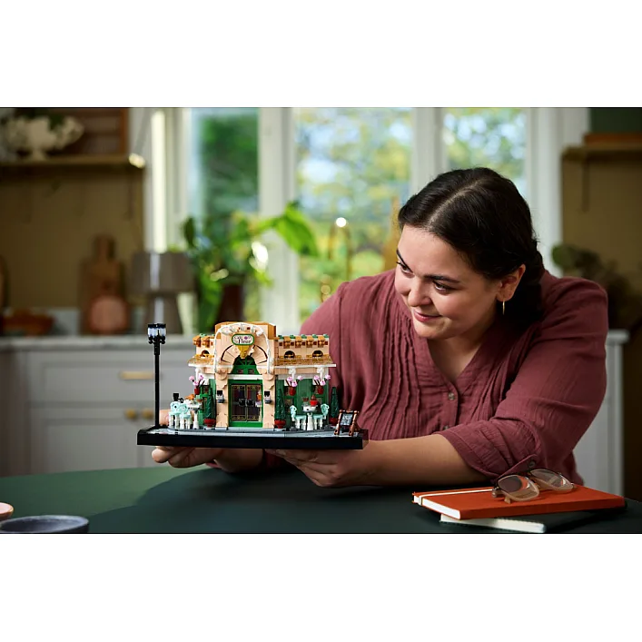 Конструктор LEGO Icons Французская кофейня (10362)