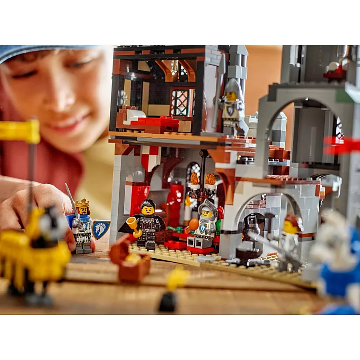 Конструктор LEGO Creator Середньовічний замок із лицарем на коні (31168)