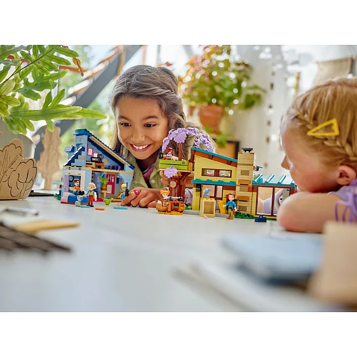 Конструктор LEGO Friends Семейные дома Олли и Пейсли 1126 деталей (42620)