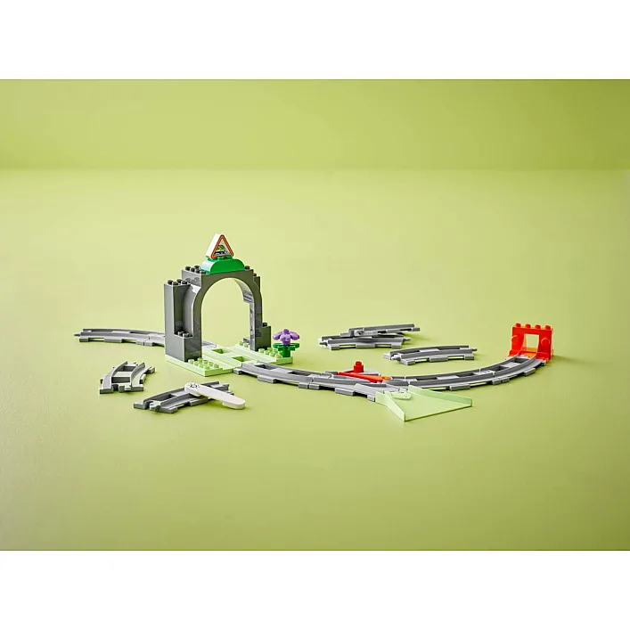 Конструктор LEGO DUPLO Town Дополнительный набор. Железнодорожный тоннель и пути (10425)