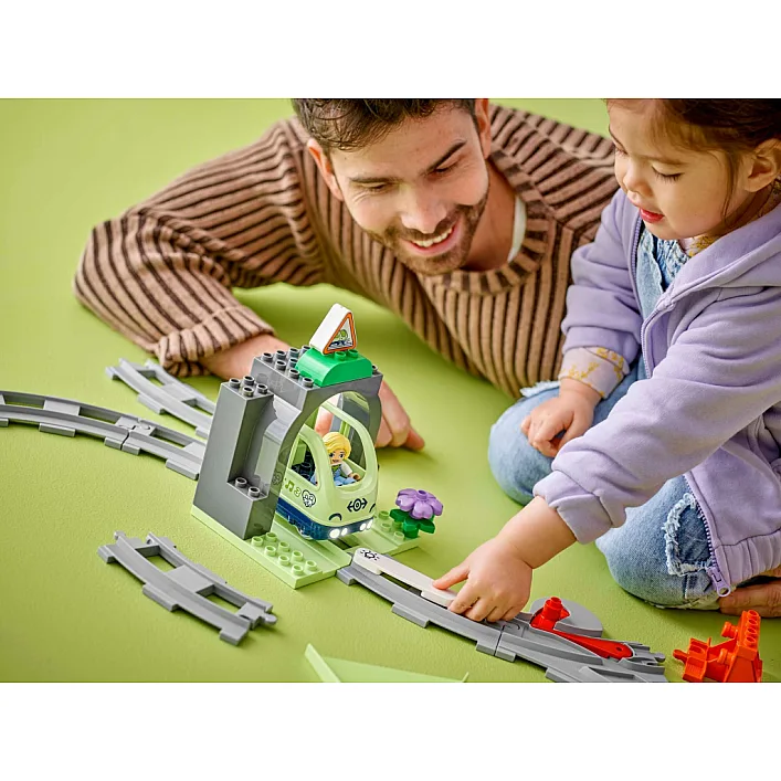 Конструктор LEGO DUPLO Town Дополнительный набор. Железнодорожный тоннель и пути (10425)