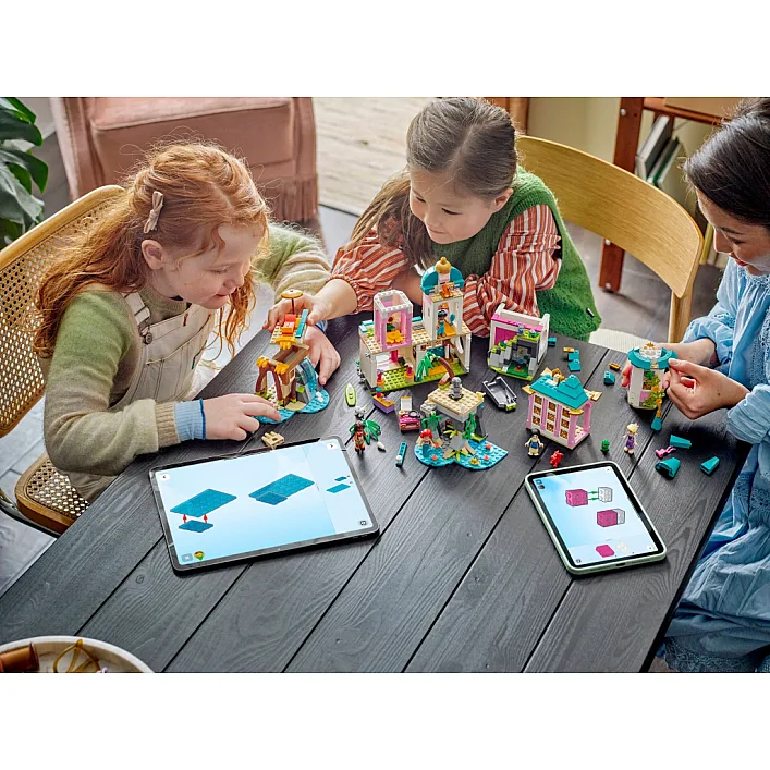 Конструктор LEGO Disney Замок принцессы и королевские любимцы (43267)