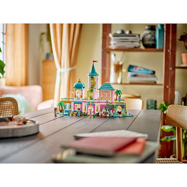 Конструктор LEGO Disney Замок принцессы и королевские любимцы (43267)