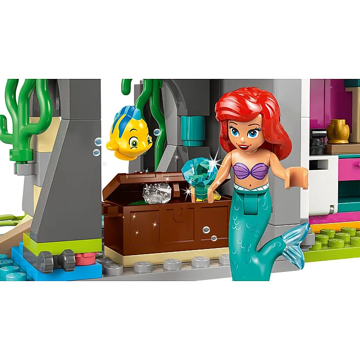 Конструктор LEGO Disney Замок принцессы и королевские любимцы (43267)