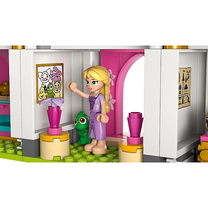 Конструктор LEGO Disney Замок принцессы и королевские любимцы (43267)