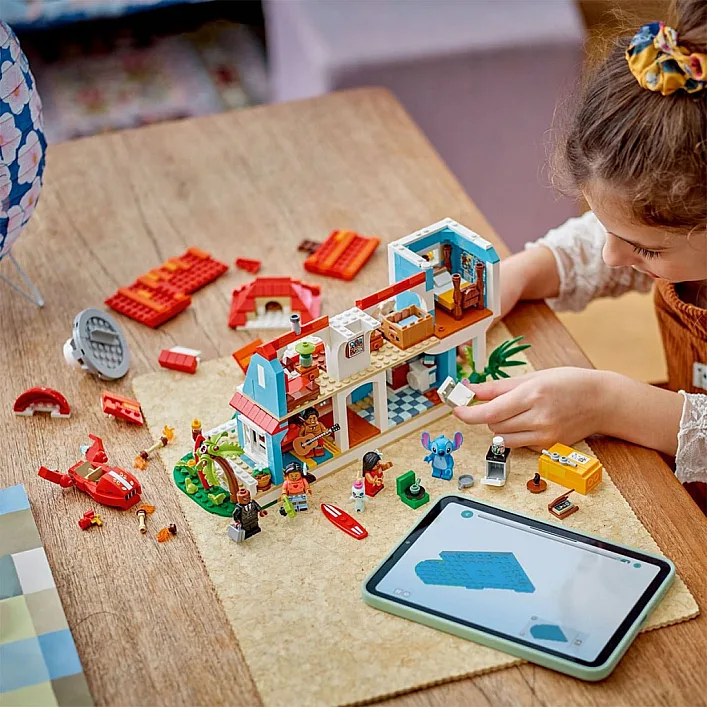 Конструктор LEGO Disney Classic Пляжний будинок Ліло і Стіч (43268)