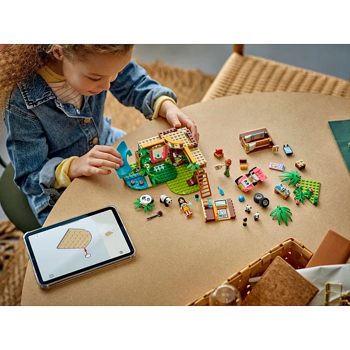 Конструктор LEGO Friends Догляд за тваринами в заповіднику панд (42648)