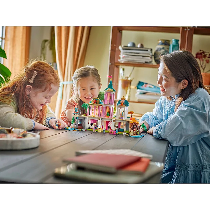 Конструктор LEGO Disney Замок принцессы и королевские любимцы (43267)