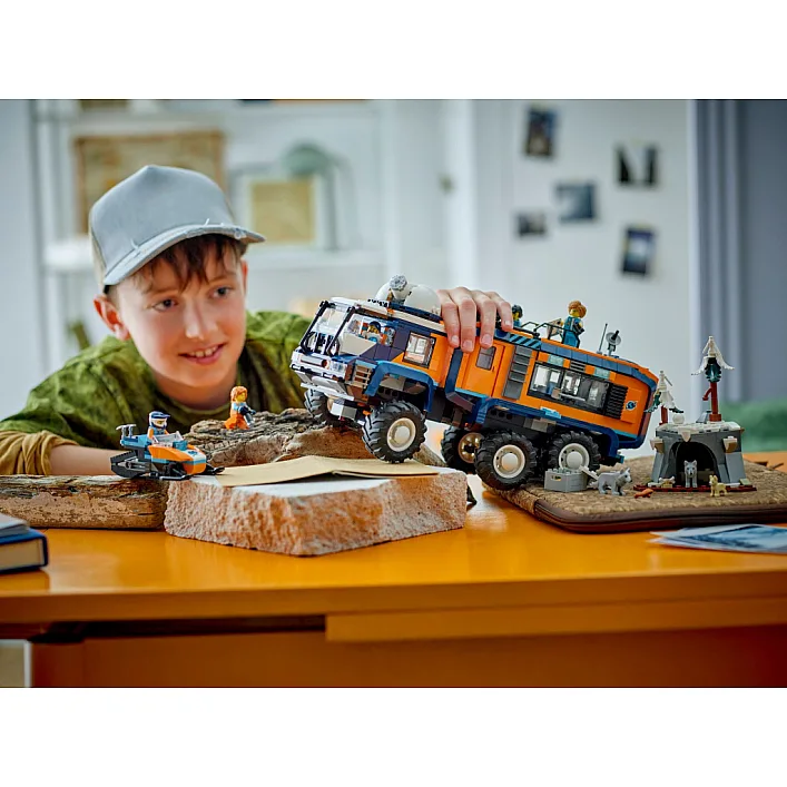 Конструктор LEGO City Арктична дослідна вантажівка з науковою лабораторією (60471)