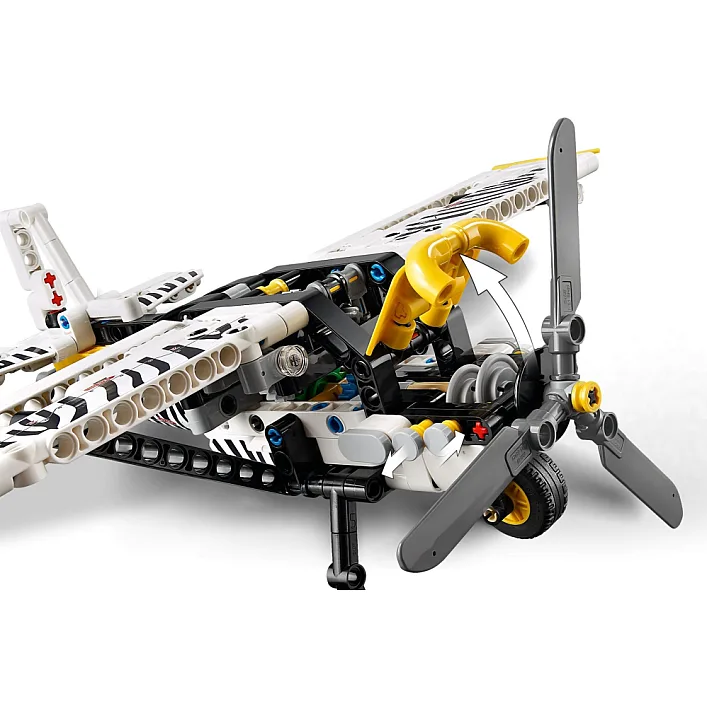 Конструктор LEGO Minecraft Битва с лавой в Незере (21266)
