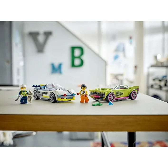 Конструктор LEGO City Преследование маслкара на полицейском автомобиле 213 деталей (60415)