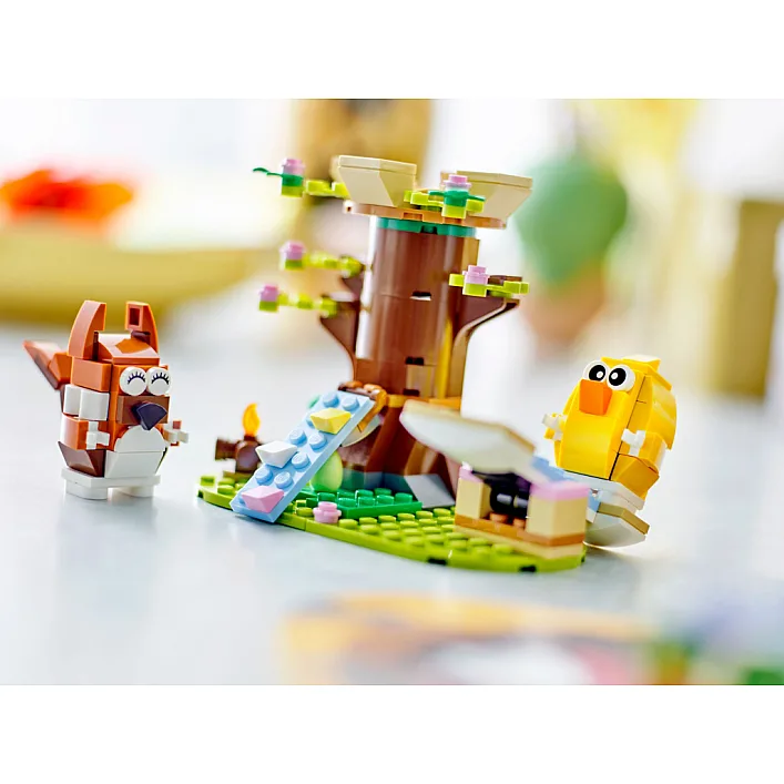 Конструктор LEGO Iconic Весенняя площадка для животных (40709)