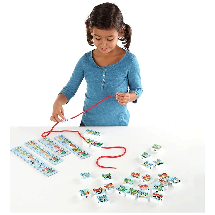 Развивающая игрушка Melissa&Doug деревянная шнуровка-паровозик "Алфавит" (MD9497)
