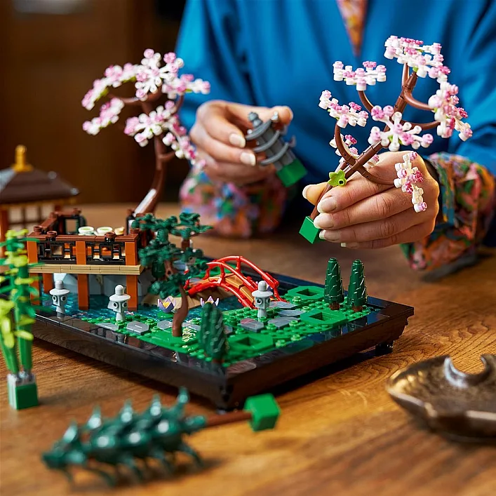 Конструктор LEGO Icons Тихий сад 1363 детали (10315)