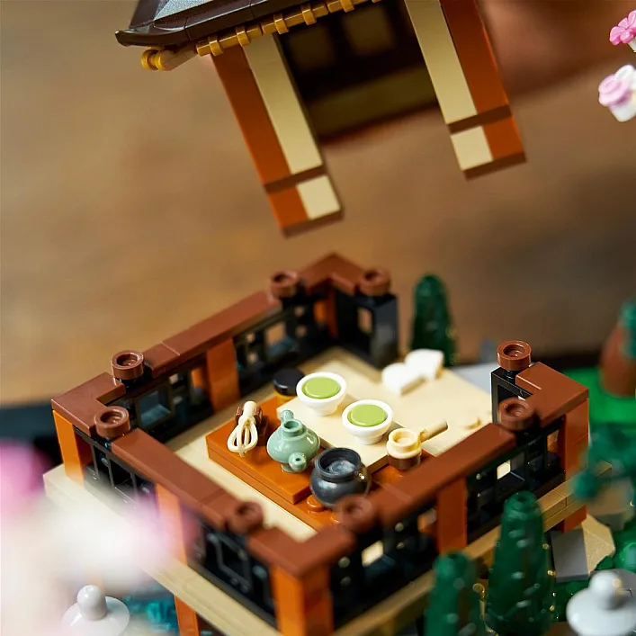 Конструктор LEGO Icons Тихий сад 1363 детали (10315)
