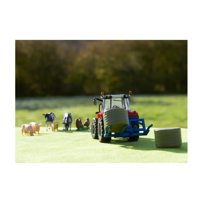 Набор Britains Модель трактора Massey Ferguson 5612 с вилами и фигурками 1:32 (43205)