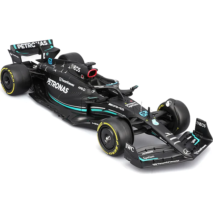 Автомодель з фігуркою - MERCEDES-AMG F1 W14 E PERFORMANCE (1:24)
