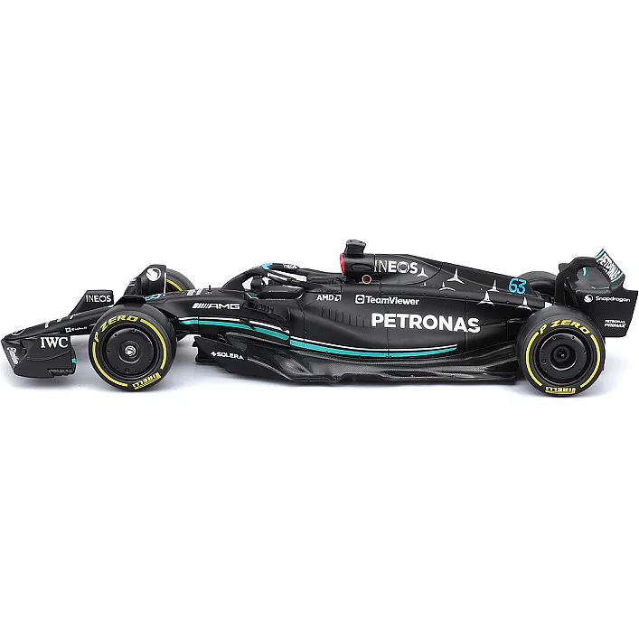 Автомодель з фігуркою - MERCEDES-AMG F1 W14 E PERFORMANCE (1:24)