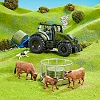 Набір Britains Модель трактора Valtra з аксесуарами та фігурками 1:32 (43323)