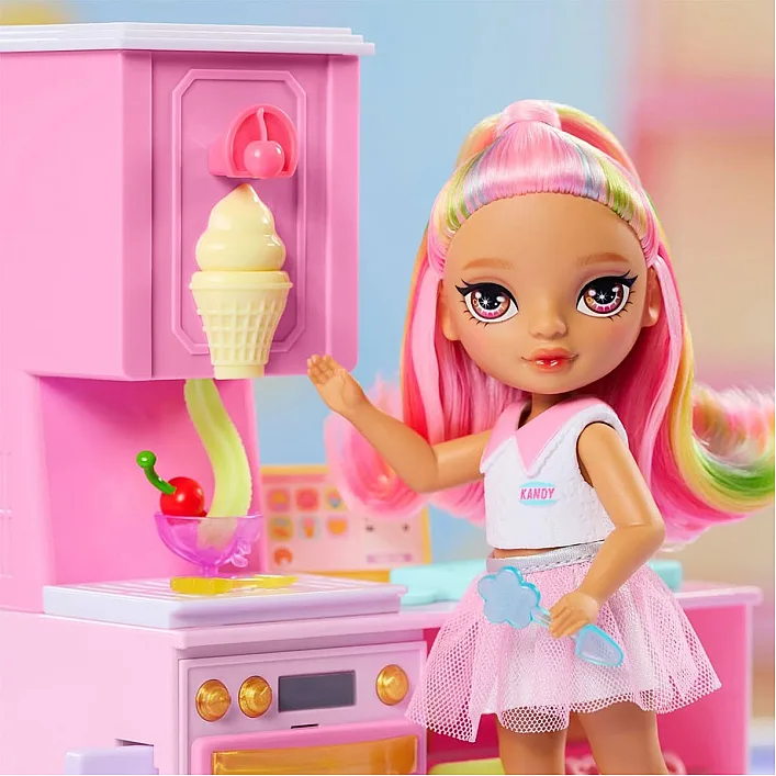 Ігровий набір з лялькою RAINBOW HIGH серії "Littles" – КОНДИТЕРСЬКА КЕНДІ (з аксес.)