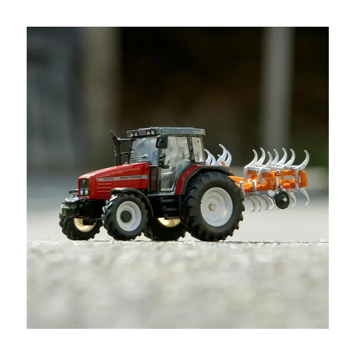 Модель Britains Трактор Massey Ferguson 6290 з культиватором 1:32 (43335)