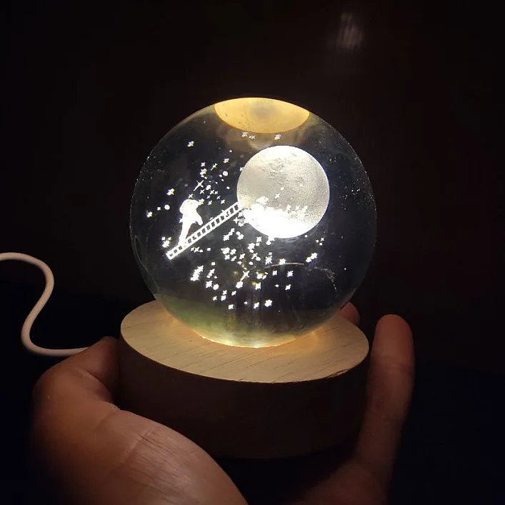 Ночник стеклянный шар Земля и Космонавт 8 см