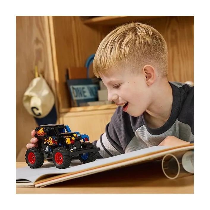 Конструктор LEGO Technic Monster Jam™ Grave Digger™ Вогонь і лід 263 Деталі (42219)