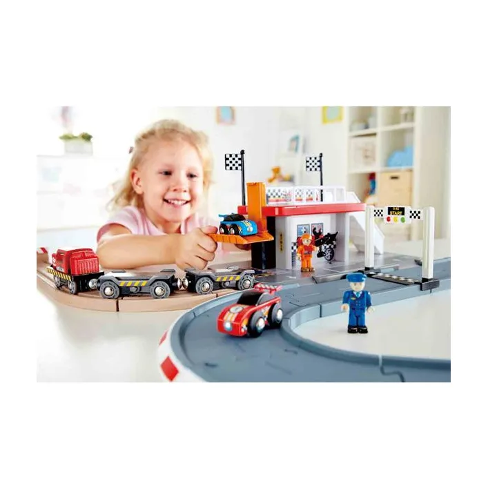 Автотрек Hape Гоночная трасса и станция (E3734)