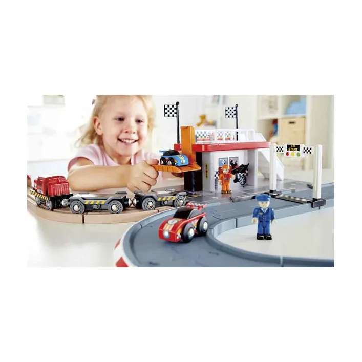 Автотрек Hape Гоночная трасса и станция (E3734)