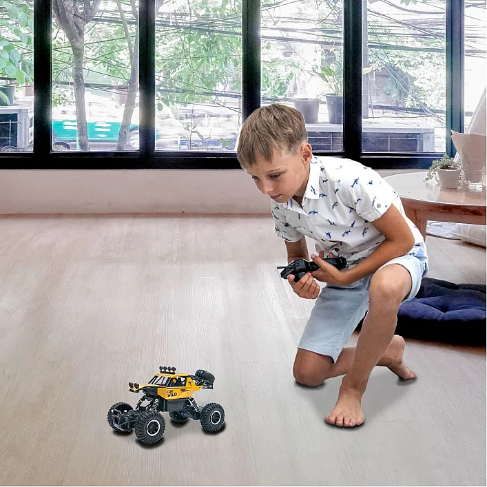 Автомобиль OFF-ROAD CRAWLER на р/к - CAR VS WILD (золотой, акум. 3,6V, металл. корпус, 1:20) (Маш0524)