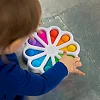 Игрушка-антистресс Fat Brain Toys dimpl digits Цветные лепестки (F275EN)